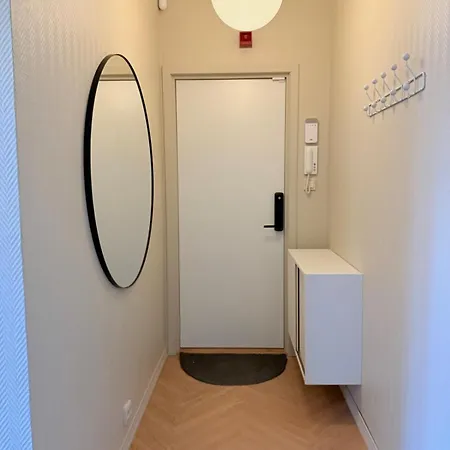 Bright, Cozy And Close To The Center 3-room Apartment! アパート *